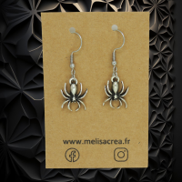 Boucles d oreilles araignee theme halloween breloque couleur argentee 2 photoroom