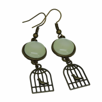 Boucles d oreilles cage a oiseau en bronze cabochon en resine vert couleur argente 2 