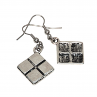 Boucles d oreilles carre de chocolat pendante dos photoroom