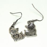 Boucles d oreilles chat avec petit coeur argente chaton