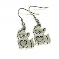 Boucles d oreilles chat avec petit coeur argente plat