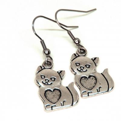 Boucles d oreilles chat avec petit coeur argente