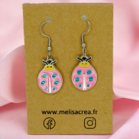 Boucles d oreilles coccinelle couleur rose et bleu breloque argentee email 1 photoroom