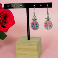 Boucles d oreilles coccinelle couleur rose et bleu breloque argentee email 4 photoroom