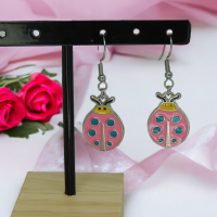 Boucles d oreilles coccinelle couleur rose et bleu breloque argentee email 5 photoroom