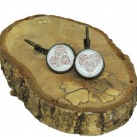 Boucles d oreilles de style dormeuse fleurs coeurs sur fond blanc support en lation bronze sans nickel 2 