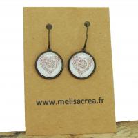 Boucles d oreilles de style dormeuse fleurs coeurs sur fond blanc support en lation bronze sans nickel 4 
