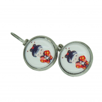 Boucles d oreilles de style dormeuse poupee kokeshi kimono rouge a fleurs 2 
