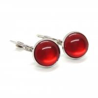 Boucles d oreilles dormeuse argentee cabochon en resine rouge 1 