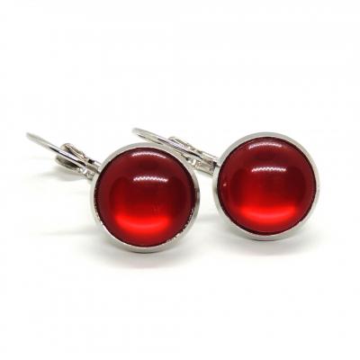 Boucles d oreilles dormeuse argentee cabochon en resine rouge