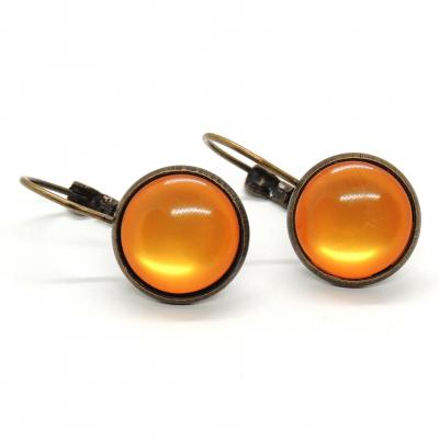 Boucles d oreilles dormeuse bronze cabochon en resine orange