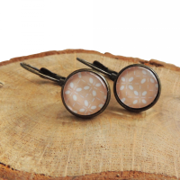 Boucles d oreilles dormeuse cabochon en verre fond rose etoile blanche dormeuse en laiton bronze 5 