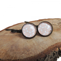 Boucles d oreilles dormeuse cabochon en verre fond rose etoile blanche dormeuse en laiton bronze 7 