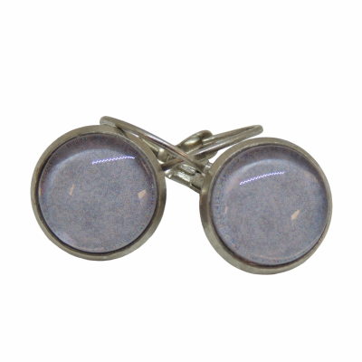 Boucles d oreilles dormeuse cabochon en verre gris a fleurs support laiton argente 1 