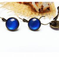 Boucles d oreilles dormeuse en bronze cabochon en resine bleu 4 