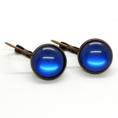 Boucles d oreilles dormeuse en bronze cabochon en resine bleu