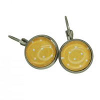 Boucles d oreilles dormeuse en laiton argente fond moutarde a points blancs 5 