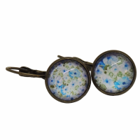 Boucles d oreilles dormeuse en laiton couleur bronze cabochon en verre fleur bleue et mauve 2 