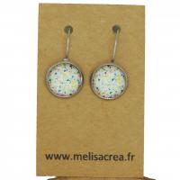 Boucles d oreilles dormeuses support en laiton argente sans nickel cabochon en verre 12mm motifs points multicolore 1 