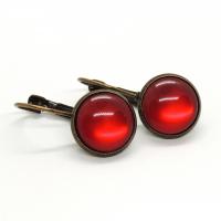 Boucles d oreilles en bronze cabochon en resine rouge 1 