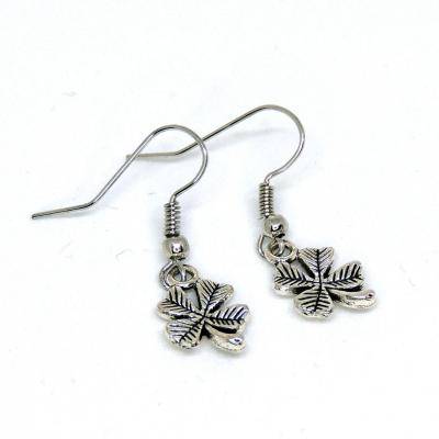 Boucles d oreilles en forme de mini trefle 4 feuilles argentee 1