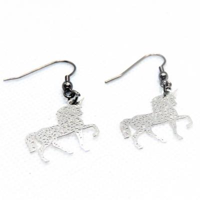 Boucles d oreilles estampe licorne argentee 2 3 