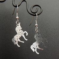 Boucles d oreilles estampe licorne argentee 4