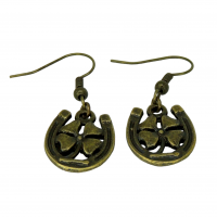 Boucles d oreilles fer a cheval avec trefle breloque couleur bronze 2 photoroom