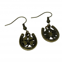 Boucles d oreilles fer a cheval avec trefle breloque couleur bronze 3 photoroom