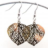 Boucles d oreilles feuille estampe coeur dorees