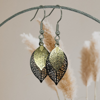 Boucles d oreilles feuille noire et dore support acier inoxydable 8 