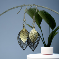 Boucles d oreilles feuille noire et dore support acier inoxydable 9 