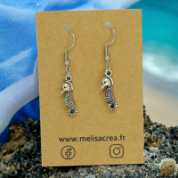 Boucles d oreilles hippocampe breloque couleur argentee theme mer marin vacances 9 photoroom 1