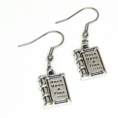 Boucles d oreilles livre once upon a time argente