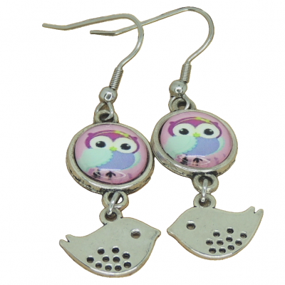 Boucles d oreilles pendante breloque oiseaux cabochon hibou sur fond rose 6 photoroom