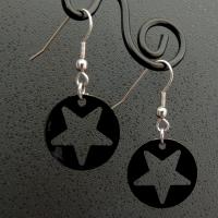 Boucles d oreilles pendante estampe etoile noir 6