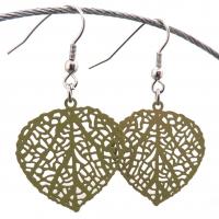 Boucles d oreilles pendante feuille coeur estampe kaki