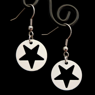 Boucles d oreilles pendantes estampe etoile blanche photoroom 1 