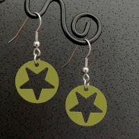 Boucles d oreilles pendantes estampe etoile kaki 3