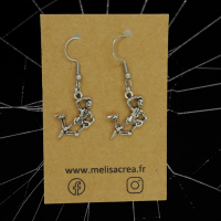 Boucles d oreilles squelette theme halloween os breloque couleur argentee 7 photoroom