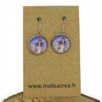 Boucles d oreilles support en laiton couleur argentee fee deesse sur fond mauve 2 