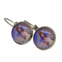 Boucles d oreilles support en laiton couleur argentee fee deesse sur fond mauve 3 