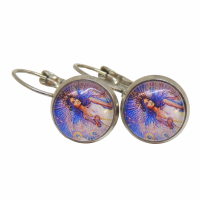 Boucles d oreilles support en laiton couleur argentee fee deesse sur fond mauve 4 