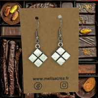 Boucles d oreilles tablette de chocolat theme gourmandise breloque couleur argent 6 photoroom