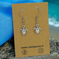 Boucles d oreilles tortue breloque couleur argentee theme mer 10 photoroom