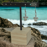 Boucles d oreilles tortue breloque couleur argentee theme mer 6 photoroom