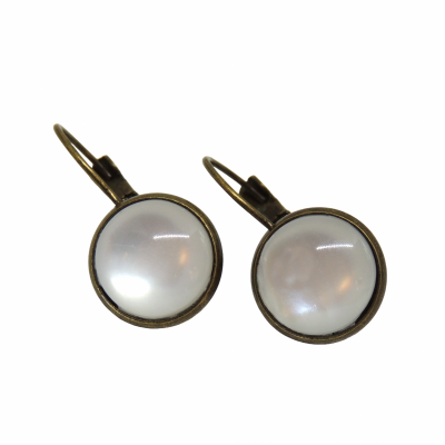 Boucles dormeuse cabochon blanc uni en bronze 1 photoroom