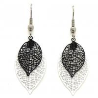 Bouclesd oreilles pendantes feuille estampe blanc et noir 5