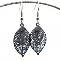 Bouclesd oreilles pendantes feuille estampe gris bleu et gris clair 2