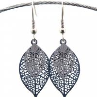 Bouclesd oreilles pendantes feuille estampe gris bleu et gris clair 4